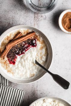 two bowls of oatmeal with cinnamon and powdered sugar on the side