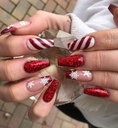 Like What You See? Follow Me For More: @uhairofficial Christmas Nail Art Easy, December Nails, Red Christmas Nails, Christmas Gel Nails, Christmas Nails Easy, Christmas Nail Art Designs