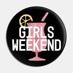 a button that says girls weekend with a drink in the glass and lemon slice on top