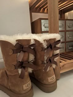 Bow Uggs Aesthetic, Uggs With Bows Aesthetic, Bow Ugg Boots, Brown Uggs With Bows, Fur Boots Uggs, Pink Uggs With Bows, Pearl Boots