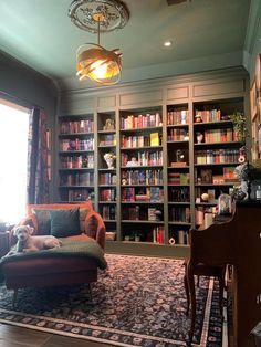 Cozy Home Library, Library Room, Deco Studio, Dark Home Decor, Home Library Design, Casa Vintage