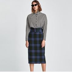 Brand New - Euc (Only Tried On, Never Worn Out) Questions? Leave A Comment Below! Zara Black Skirt, Black Skirt Outfit, Business Casual Skirt, Black Skirt Outfits, Checked Skirt, Casual Chic Outfits, Outfit 2022, Check Skirt, Plaid Pencil Skirt