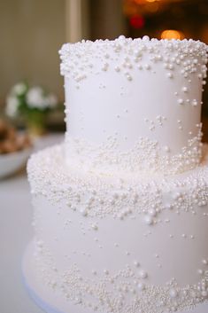 pearl wedding cake simple Two Layer Wedding Cakes Simple, Wedding White Cake Elegant, Good Ideas For Weddings, Two Tier Pearl Cake, Two Tier Pearl Wedding Cake, White Wedding Cake Pearls, Pearl Wedding Ideas Decor, Wedding Cake Background, Engagement Cakes Ideas Simple