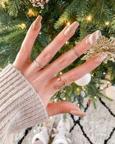 #BEAUTY, #RELATIONSHIPS #Fashion #Animals #Outfits #Winter Outfits #Animals Winter Sparkle Nails, Aesthetic Nail Art, Gold Gel Nails, Multicolored Nails, Nail Art Tips, Summer Nail Art, Subtle Nails