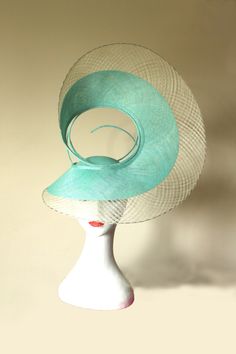 a woman's hat on a mannequin head