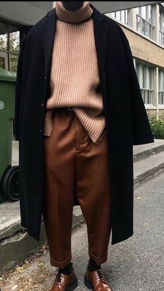 2020 Street Style, Classy Streetwear, Mode Boho, Brown Pants, Men Street, Mens Winter Fashion, Mens Fall