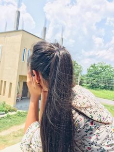 Long Hair Mirror Selfie Faceless, Long Hair Photoshoot Ideas, Long Hair Hide Face Dp, Girls Hidden Face, Face Hidden Girls Dp, Girls Pick For Dp Hide Face, Couple Photoshoot Outfits, Friend Definition, Indian Girls Dp Hidden Face