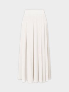 Experience effortless style with our Yolk Pleated Skirt in a classic white hue. The 37" length provides elegant coverage, while the pleated design adds texture to your look. Off White Skirt, Teen Skirts, Long Pleated Skirt, Pleated Long Skirt, Skirt Pleated, Fantasy Gowns, Skirt White, White Skirt, Dressy Tops