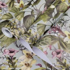 an image of a wallpaper with flowers and leaves on the background, including scissors