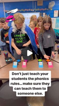 some kids are standing around a table with their teacher's name on it and the caption reads don't just teach your students the phonics rules make sure they can teach them to someone else