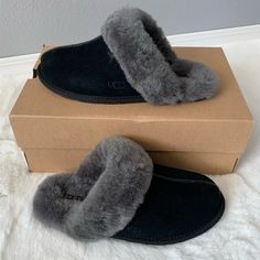 New Ugg Scuffette Ll Slippers Size 7 Women’s Color Black Suede Upper Sheepskin Collar Sheepskin Lining And Insole Rubber Outsole Sz Tag Have Been Marked To Prevent Return Uggs Scuffette, Ugg Scuffette Slippers, Sparkle Uggs, Black Ugg Slippers, Shoe Concept, Comfy House, Slippers Outfit, Ugg Scuffette, Ugg Dakota