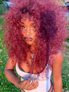 red curly hair darkskin girl Purple Hair Curly Short, Hair Colours For Curly Hair, Fuschia Hair Color, Magenta Curly Hair, Red Curly Hair Aesthetic, Cherry Purple Hair, Purple Hair Curly, Hair Split Dye, Colorful Curly Hair