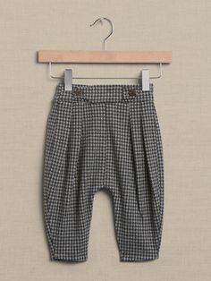 Encourage your little detective to discover the world in lavish style with a gorgeous houndstooth pant that instantly elevates any wardrobe.  Complete with a back pocket for trinkets and clues.  SUSTAINABILITY: Made with recycled polyester.  Elastic waist with non-functional buttons.  Standard fit.  To find the best fit, consult the size chart below: Banana Republic, Houndstooth Pants, Bottom Clothes, Discover The World, Bottoms Pants, Heather Gray, Detective, Heather Grey, Harem Pants