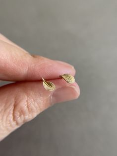 10K Solid Gold/ Tiny Leaf Stud Earrings - 10K Solid Gold ★ Quantity: One Pair ★ Size : 4mm * 7mm ★ Post : 9mm ★ Gauge : 22 Gauge ★ Color : Yellow Gold ★ Materials : 10K Solid Gold ★ Back : 10K Solid Gold Silicon ★ Comes in a jewelry box. If you need extra boxes for gifting....just let us know! Gold Coin Jewelry, Texture Jewelry, Gold Earrings Models, Delicate Gold Necklace, Antique Jewellery Designs, Simple Stud Earrings, Real Gold Jewelry, Bar Stud Earrings, Beaded Jewels