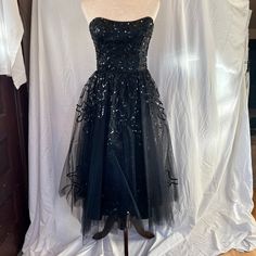 Betsey Johnson Mid-2000s Tulle & Sequin A-Line Dress Euc. This Was My Go-To Cocktail Dress For Years. It's A Stunner! Midi-Length Sweetheart, Strapless Neckline Multi-Layered Tulle Skirt Cocktail, Holiday, New Years, Wedding Guest, Vintage, Retro, Pinup Fitted Tulle Evening Dress Tea Length, Vintage Corset Dress For Spring Party, Evening Tea-length Corset Dress With Fitted Bodice, Evening Tea Length Corset Dress With Fitted Bodice, Tea Length Corset Dress With Fitted Bodice For Evening, Vintage Summer Party Corset Dress, Party Tea Length Fitted Corset Dress, Fitted Tea Length Corset Dress For Party, Party Evening Dress With Fitted Bodice, Tea Length