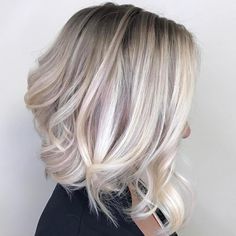 Blond Highlights, Medium Length Wavy Hair, Ash Blonde Hair Colour, Haircuts For Medium Length Hair, Short Hair Lengths, Wavy Haircuts, Wavy Hairstyles