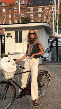 European Style Outfits, Scandinavian Outfit, European Outfits, October Outfits, European Summer Outfits, Skandinavian Fashion, Europe Outfits, Diy Vetement, London Outfit