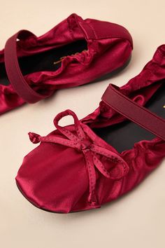 All the coquettish girlies out there are going to adore the Lulus Callinda Red Satin Bow Ballet Flats! Sleek woven satin shapes a classic ballet flat silhouette with a rounded-toe upper and an elasticized scrunched topline. A dainty bow detail accents the low-cut collar, while an elastic vamp strap secures the slip-on design. Available in whole sizes only. 0. 25" rubber heel. Cushioned insole. Felted rubber sole has nonskid markings. Man Made Materials. Imported. Lulus | Callinda Red Satin Bow B Casual Formal Dresses, Lulu Fashion, Casual Wedding Dress, Satin Bow, Military Discounts, Red Satin, Ballet Flat, Red Shoes, Bow Detail