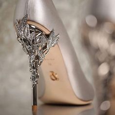 Silver Heels Prom, Wedding Shoes Pumps, Shoes Louis Vuitton, High Heels Boots, Scorpio Moon, Classic Heels