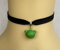 Frog Outfit Aesthetic, Frog Clothing, Frog Fashion, Frog Accessories, Frog Clothes, Frog Things, Cute Green Frog