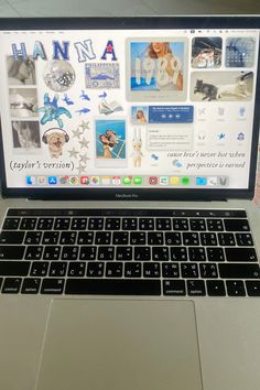 #blue #taylorswift #macbook #aesthetic #desktop #layout #stars #flowers #books #cats #layout #polaroid #wallpaper #latop #ideas Windows 11 Aesthetic Desktop, Mac Layout Aesthetic, Macbook Theme Ideas, Mac Homescreen Aesthetic, Macbook Inspo Desktop, Laptop Layout Aesthetic, Macbook Layout Aesthetic, Macbook Aesthetic Desktop