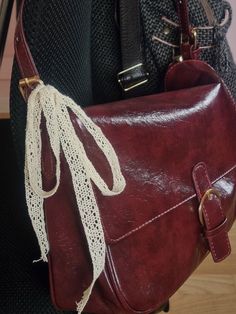 Shoulder Bag Decoration, Red Purse Outfit, Bags For College, Aesthetic Items, Red Minimalist, Purse Decorations, Business Casual Minimalist, Burgundy Purse, Burgundy Bag