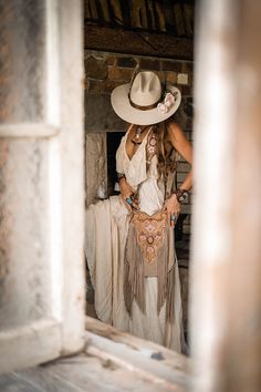 Boho Glam Fashion, Boho Leather Bags, Boho Princess, Classy Cowgirl, Bohemian Style Clothing, Boho Cowgirl, Bridal Magazine, Wild At Heart, Boho Glam