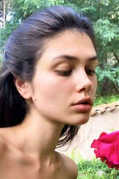 Nose For Oval Face, Pretty Face Shape, V Shaped Face Aesthetic, Small Forehead Aesthetic, V Face Shape, V Shaped Face, Victoria Bronova, Small Forehead, V Shape Face