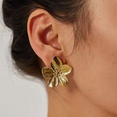 Earrings showcase delicate floral details that add a touch of nature-inspired beauty to your look. The PVD gold plating ensures a lasting, lustrous finish, making it a timeless accessory for casual and formal occasions. 🎁 Perfect for gifting - let me know if it's a gift to someone special and I will add a cute velvet pouch to your order for free! ✨ Stainless Steel with PVD gold plating (4 microns) ✨ Featuring flower ✨ Elegant and luxurious accessory Gold Earrings With 3d Flowers For Spring, Gold Flower Earrings For Spring, Gold Flower Earrings For Pierced Ears, Gold Flower-shaped Earrings For Spring, Spring Gold Flower-shaped Earrings, Gold Delicate Flower Earrings, Gold Flower Earrings For Spring Gift, Gold Flower Earrings Spring Gift, Delicate Gold Flower Earrings