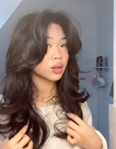 90s Blowout Asian Hair, Big Layers Medium Hair, Wolfhaircut Long Hair, 70s Volume Hair, Fluffy Layered Hair Curtain Bangs, Latina Blowout, Blowout With Bangs And Layers, Hershey Cut Hairstyle, Medium Length Haircut Long Layers