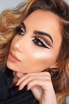 Trucco Smokey Eye, Winter Eyeshadow, Black Eye Makeup, Bold Makeup Looks, Eye Makeup Looks, Cut Crease Makeup, Black Eyeshadow, Makijaż Smokey Eye, Bold Makeup