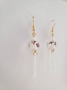 This is a listing for a pair of furin earrings,  or wind chime earrings,  with real, dried flowers inside🎐🎐. They look detailed and delicate. 😊  My shop offers other styles of furin wind chime earrings as well. All of them can be made into clip-on earrings. None of them make a bell ringing noise.   And I have more colorful looking ones here: https://www.etsy.com/ca/listing/1035452787/furin-windchimes-earrings For this listing, I made the earrings with real,  dried flowers inside a resin bead. Chime Earrings, Resin Beads, Tiny Flowers, Wind Chime, Clear Resin, Dried Flower, Hook Earrings, Purple Flowers, Wind Chimes