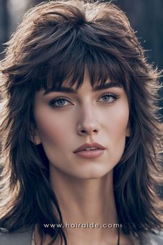 Short & Sweet: Summer Hairstyles for Short Hair (#17) - Hair Length - Hair Hacks - Hair Styles for Short Hair Long Shag Hairstyles, Haircuts For Medium Length Hair, Extension Hair, Hair Flow, Shag Hairstyles, Wolf Cut, Summer Hair Color For Brunettes, Braids With Weave, Natural Waves