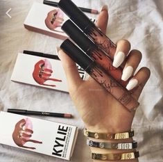 Uñas Kylie Jenner, Maquillaje Kylie Jenner, Kylie Jenner Hair, Kylie Jenner Nails, Kylie Makeup, Kylie Jenner Lips, Kylie Lip Kit, Kylie Jenner Lipstick, Kylie Jenner Makeup