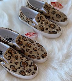 Hand painted leopard print with Flatback crystals adhered to Vans Classic slip ons. Options of Grey/white or Brown/tan Custom Vans Slip On Lv, Painted Vans Ideas, Outfits Con Vans, Painted Leopard Print, Vans Leopard, Leopard Painting, Vans Classic Slip, Painted Vans, Painted Sneakers