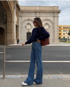 Flare Jeans Outfit Winter, Flared Jeans Outfit Fall, Flare Jean Outfit, Flare Jeans Outfit, October Outfits, Jeans Outfit Winter, Jeans Outfit Fall, Golden Globes Red Carpet, Blue Jean Outfits