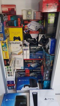 Console Collection Xbox Gaming Setup, Console Collection, Small Room Setup, Video Game Room Decor, Gamer Bedroom, Retro Games Room, Hot Wheels Garage, Man Cave Room, Video Game Posters