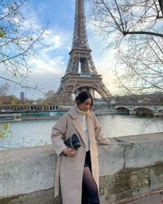 Looks Paris, Tourist Outfit, Paris Outfit Ideas, Paris Photo Ideas, Parisian Outfits, Outfits Paris