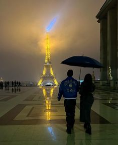 Couple Travelling Together Aesthetic, Paris With Boyfriend Aesthetic, Paris Trip Aesthetic Couple, Paris Night Couple, Romance In Paris Couple, Paris Winter, Future Vision, Vision Board Manifestation, Paris At Night