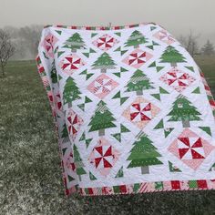 a quilted christmas tree is displayed in the grass