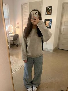 Good Outfit Ideas For School, Sweatshirts Outfits Women, Bummy School Outfits, Outfits With Cropped Cardigans, Fit Inspo For School Outfits Winter, School Outfits With Backpack, Comfy Girl Aesthetic Outfits, Pro Club Sweats Outfits Girl, Leggings With Sambas