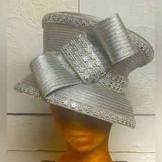 Beautify Silver Vintage Decorative Hat With Bow And Rhinestones. Made Uniquely By Shellie Mcdowell From New York. It Is In Great Condition, It Has Been Stuffed And Settled In A Hat Box. You Will Turn All Heads With This One!! Classy Hats, Hat With Bow, Fancy Hats, Vintage Hats, Hat Box, Hats Vintage, Rose Buds, Women Accessories, New York