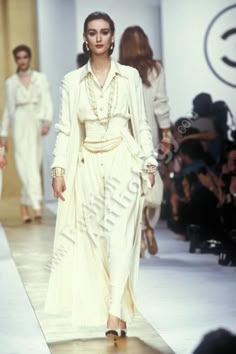 Fashion Runway Aesthetic, 1988 Fashion, Chanel Archive, 80s Chanel, Vintage Runway Fashion, Classic Chanel, 90s Runway Fashion, Runway Fashion Couture, Vintage Runway