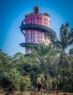 dragon temple in bangkok thailand Wat Samphran, Thailand Travel Itinerary, Places To Visit In Bangkok, Giant Dragon, Pink Building, Magical Dragon, White Temple