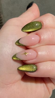 Simple Winter Nails Green, Folklore Aesthetic Nails, Neon Green Cat Eye Nails, Green Vine Nail Designs, Cat Eye Nails For Halloween, Nail Inspo Acrylic Green, Alternative Holiday Nails, Gorp Core Nails, Red And Green Aura Nails