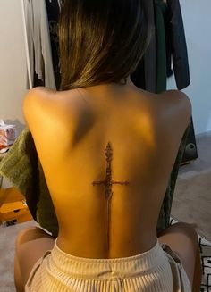 #dagger #daggertattoo #sword #swordtattoo #tattoosforwomen #tattoo #tattooinspiration #tattooinspo #realistictattoo Back Tat Inspo Women, Whimsical Spine Tattoo, Knee Tatoos Woman, Long Back Tattoo, Dagger Spine Tattoo, V Line Tattoos Women, Mid Back Tattoo, Tato Minimal, Spine Tattoos For Women