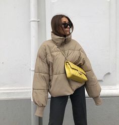 Puffed Jacket Outfit, Puffed Jacket, Vinter Mode Outfits, Winter Mode Outfits, Puffy Coat, Cooler Look, Jacket Outfit, Street Style Winter, Puffy Jacket