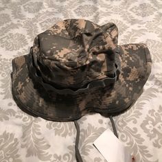 Army Issued Bonnie Unisex Cap, Acu Pattern (Hat, Sun, Army Combat Uniform). Brand New With Tag. Size 6 7/8. With Chin Strap. 50% Cotton, 50% Nylon. Ripstop. Army Combat Uniform, Army Accessories, Combat Uniforms, Pattern Brands, New Color, Accessories Hats, Mens Accessories, Man Shop, Size 6