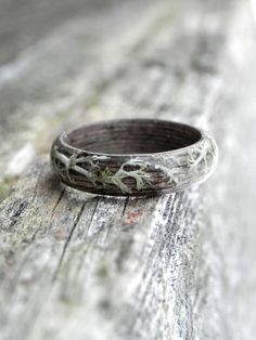 Lichen wooden winter ring, Wood forest ring, Nature moss wedding rings, Women moss wedding ring, Ben Moss Wedding Ring, Epoxy Rings, Wedding Rings Women, Plant Ring, Forest Ring, Moss Wedding, Wood Forest, Ring Selfie, Wooden Wedding Ring