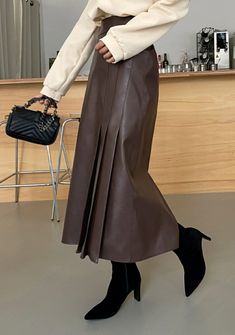 Faux leather skirt Waist : 26" - 32"(waist band) Hip: 34.5" Length: 31.5" There may be colors that may differ from one computer to another by color resolutions. please allow some differences due to manual measurement Chocolate Leather Skirt Outfit, Leather Skirt Outfit Hijab, Brown Winter Skirt, Long Brown Leather Skirt Outfit, Brown Skirt Outfit Winter, Long Leather Skirt Outfit Winter, Brown Midi Skirt Outfit, Leather Skirt Winter, Brown Leather Outfit